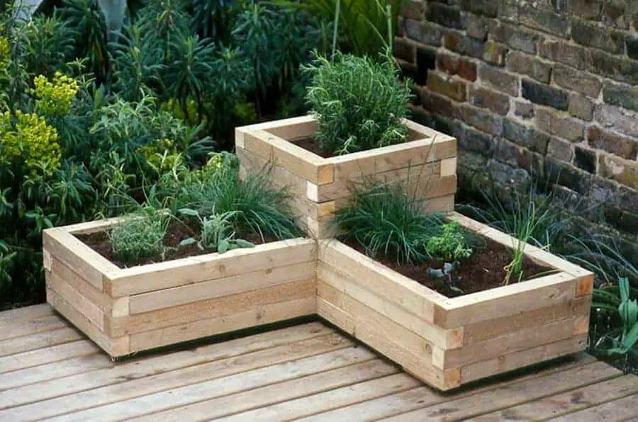 Herb Garden Ideas: DIY Wooden Raised Planter