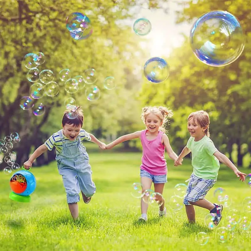 Bubble machine for outdoor kids play