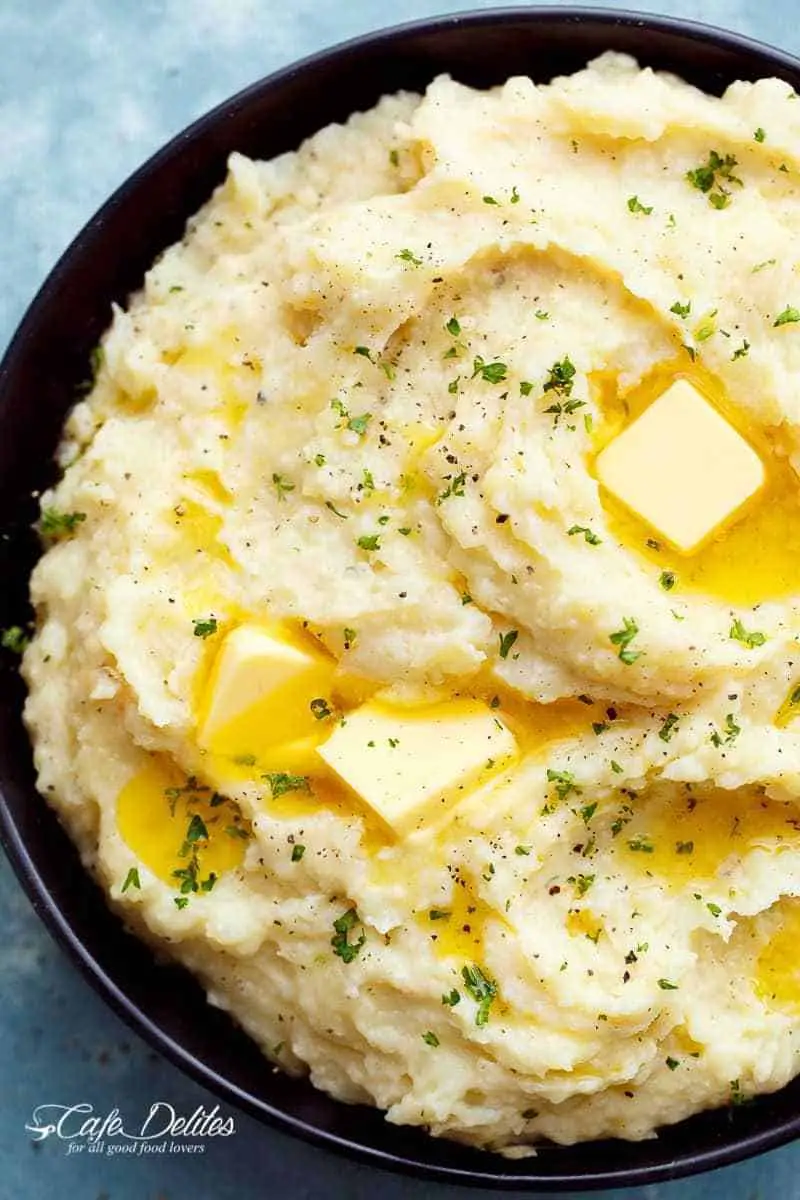 Slow cooker mashed potatoes #crockpot #sidedishes #crockpotholidays #slowcooker #slowcookersidedishes #thanksgiving #christmasdinner #slowcookerchristmas #slowcookerthanksgiving #crockpotrecipes