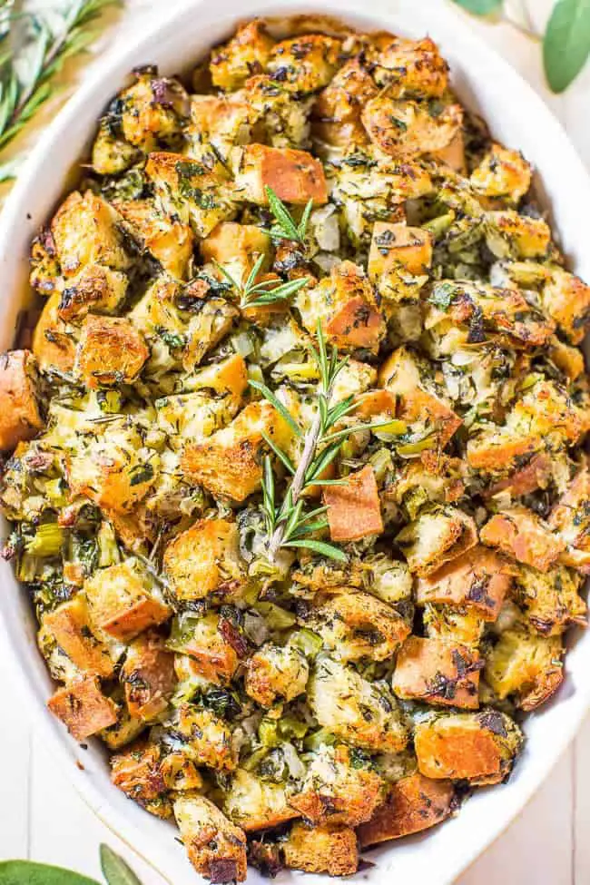 Classic crock pot stuffing #crockpot #sidedishes #crockpotholidays #slowcooker #slowcookersidedishes #thanksgiving #christmasdinner #slowcookerchristmas #slowcookerthanksgiving #crockpotrecipes