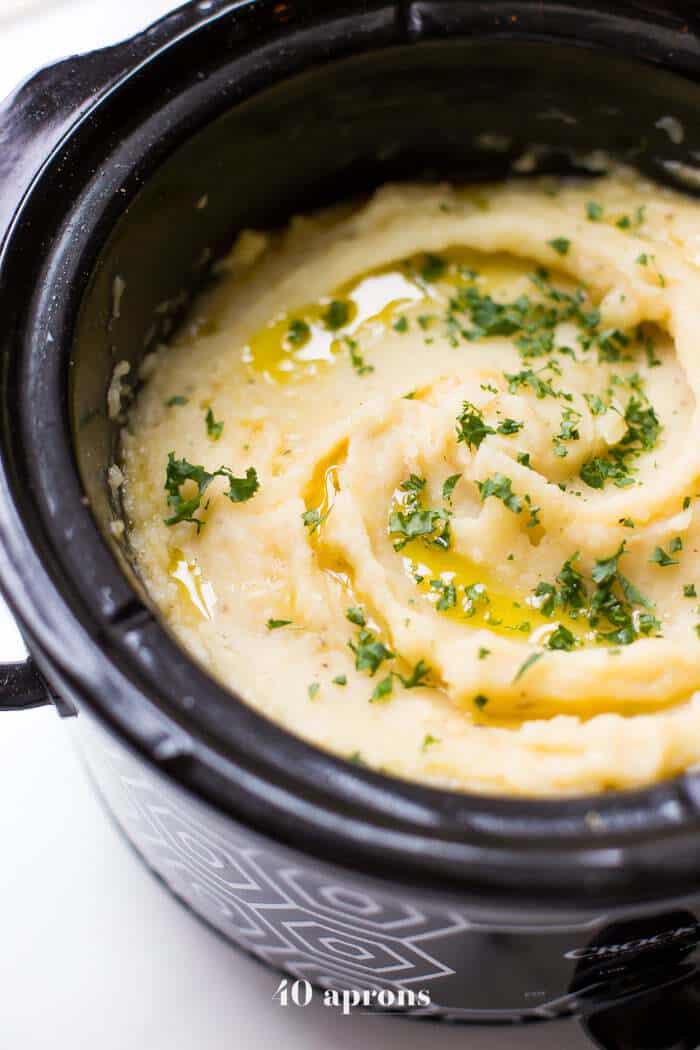 Whole 30 Slow cooker mashed potatoes #crockpot #sidedishes #crockpotholidays #slowcooker #slowcookersidedishes #thanksgiving #christmasdinner #slowcookerchristmas #slowcookerthanksgiving #crockpotrecipes