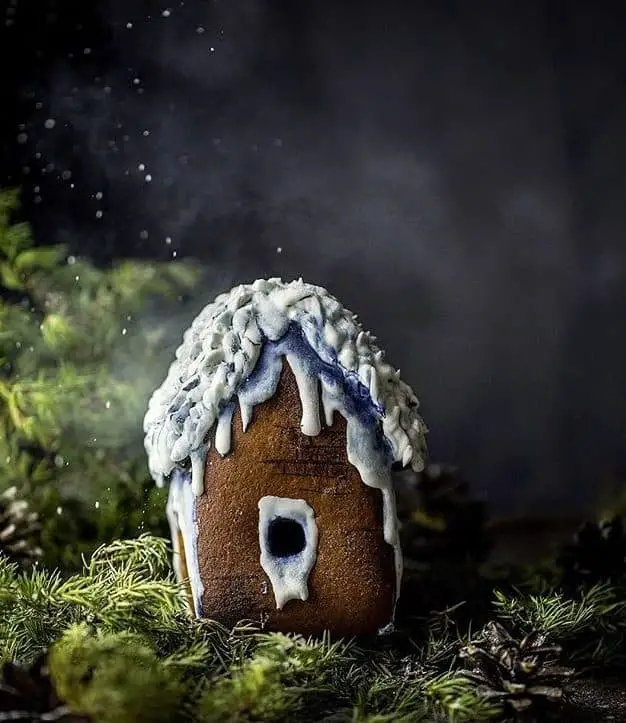 Simple mini gingerbread house